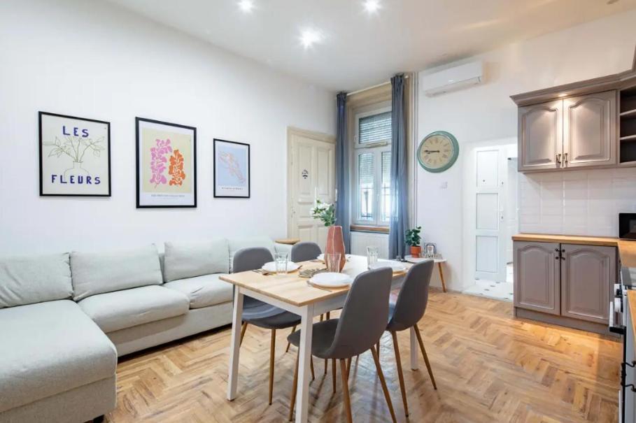 Cityscape Budget Summer Flat Apartment Budapest