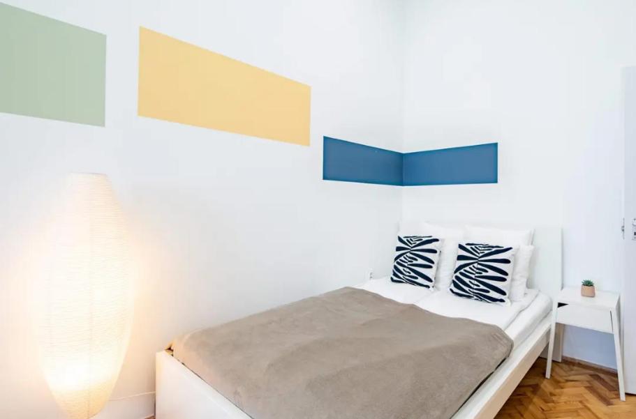 Apartment Cityscape Budget Summer Flat *