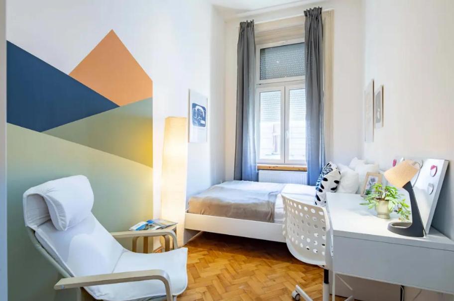Cityscape Budget Summer Flat Apartment *