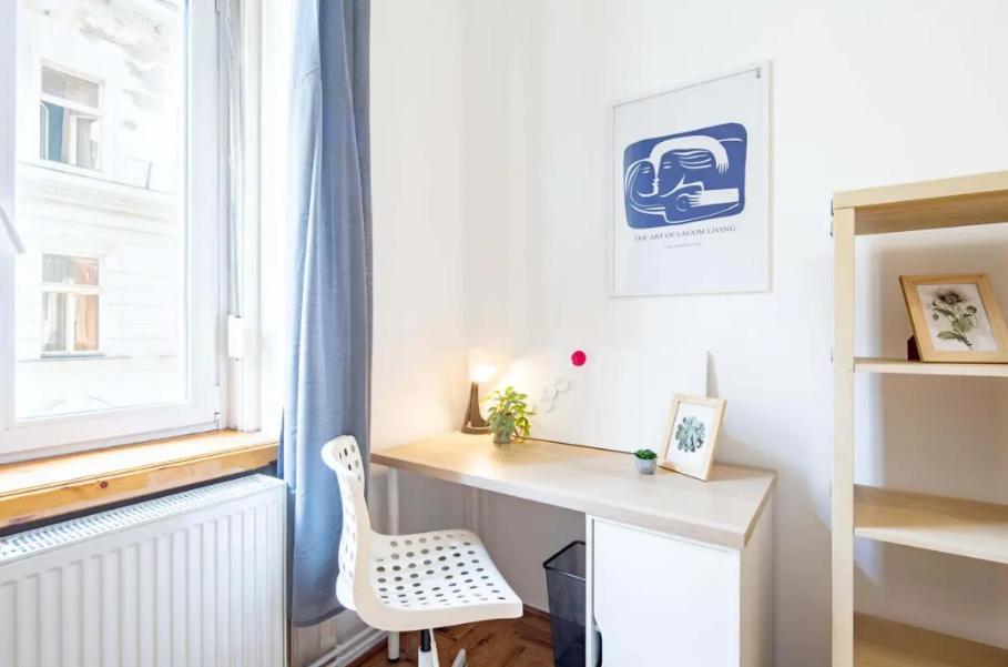 Cityscape Budget Summer Flat Apartment