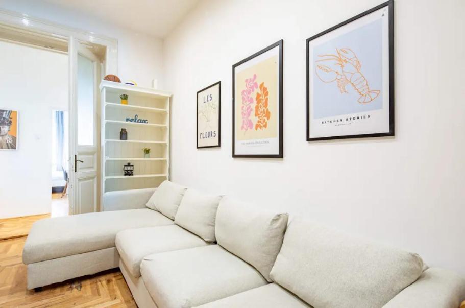 Apartment Cityscape Budget Summer Flat