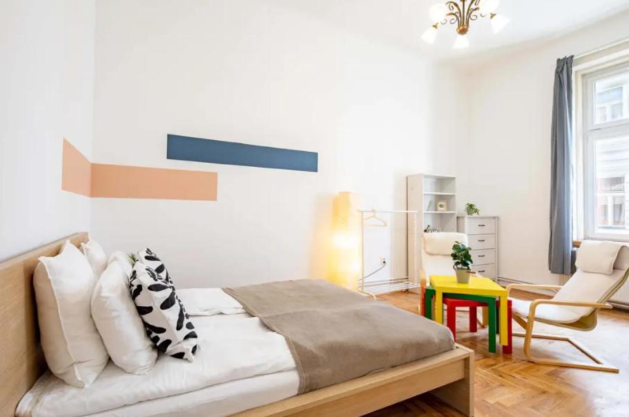 Cityscape Budget Summer Flat Apartment *