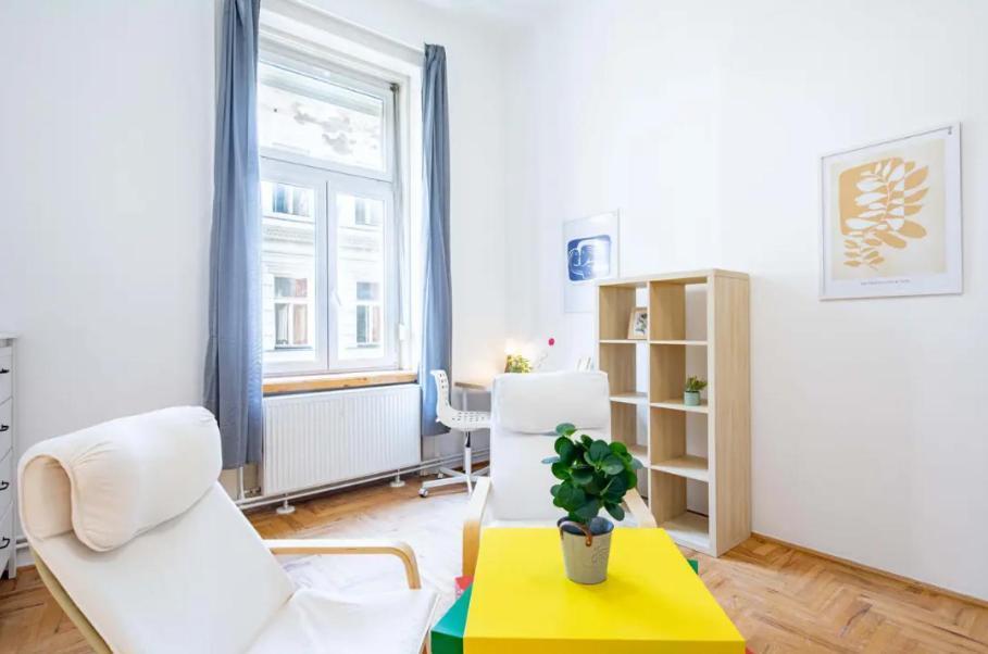 Cityscape Budget Summer Flat Apartment Budapest